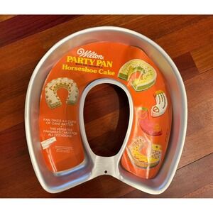 Vintage Wilton Party Pan Horseshoe Cake  1978 Lucky